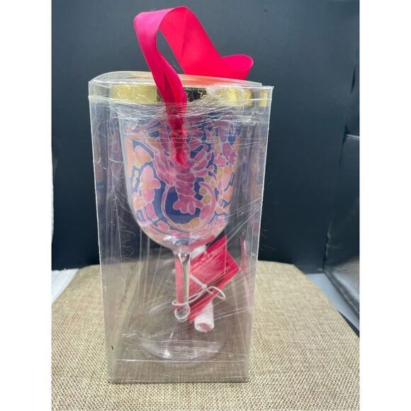 New Lilly Pulitzer Set Of Catch And Release Wine Glasses With Lid And Straw 2 Pi - Picture 2 of 4